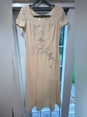 Elegant Cream Midi Dress with Floral Embroidery